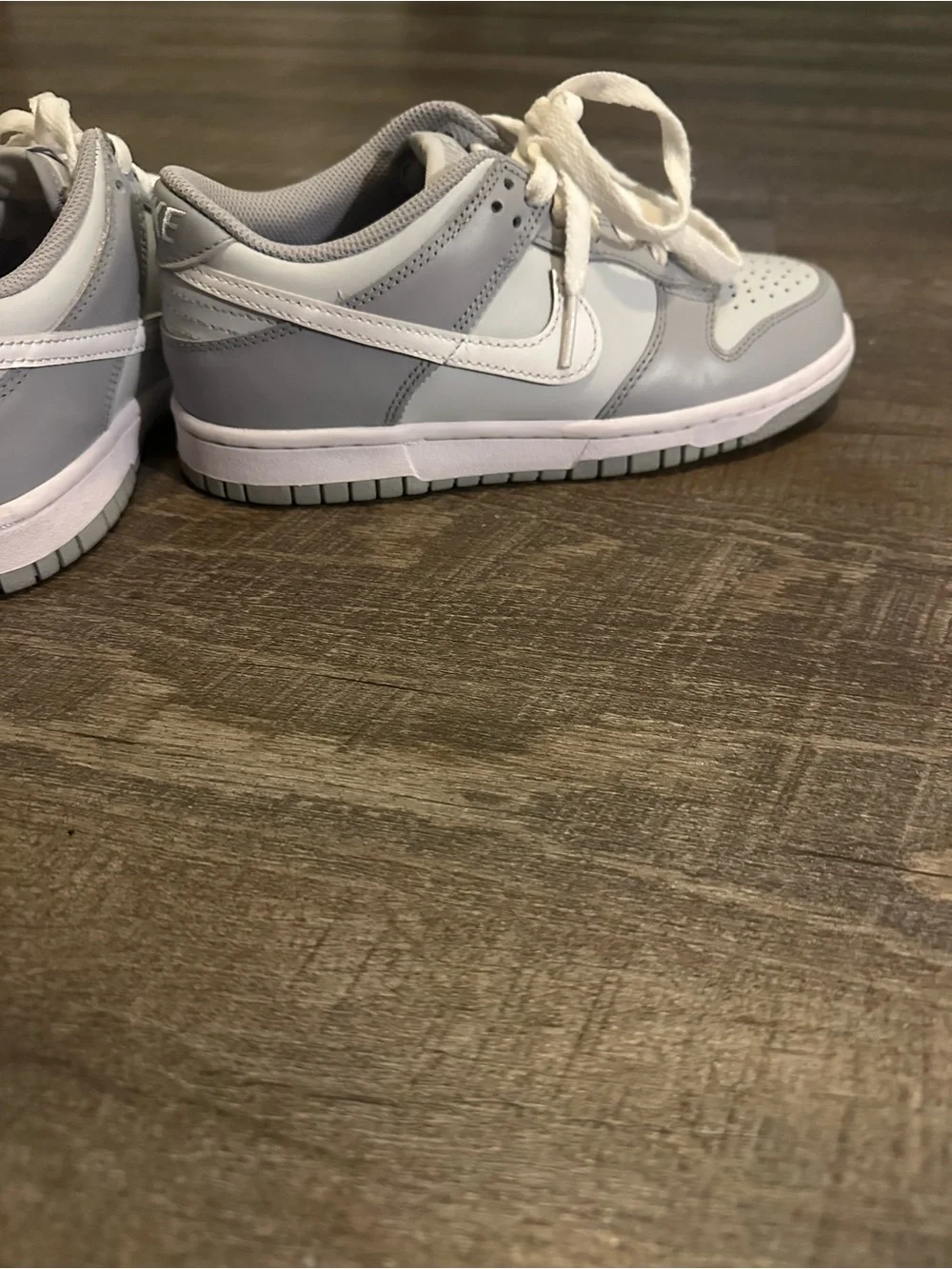 Nike Men’s Low-Top Sneakers in Grey and White